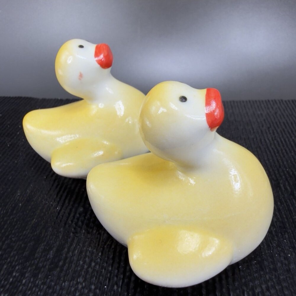 Vintage Ceramic Yellow Duck‎ Bird Set 2 Red Peak Ducks Birds Stoneware Figurines